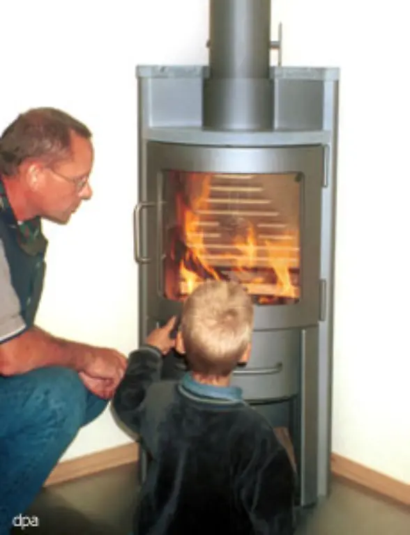 Zwei-Stunden-sitzt-er-fest-die-Feuerwehr-muss-ihn-holen-Glueck-im-Unglueck-Das-Feuer-ist-aus
