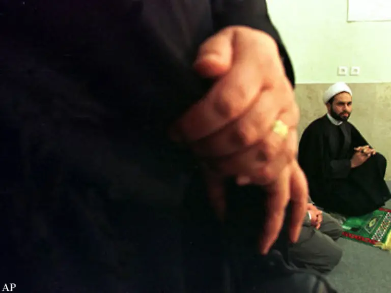 So-gelten-die-300-000-im-Iran-lebenden-Bahai-dort-als-vogelfrei-hunderte-Bahai-darunter-viele-junge-Frauen-wurden-allein-wegen-ihrer-Religion-gehaengt-Die-Bahai-stuetzen-sich-in-ihrem-Glauben-auf-ihren-Religionsstifter-Baha-u-llah