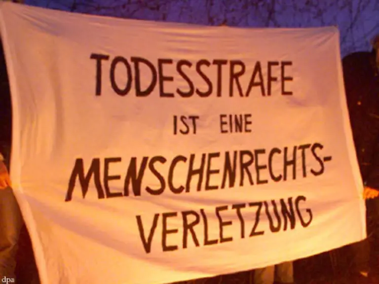 Sie-wirft-vielfaeltige-ethische-rechtliche-und-praktische-Fragen-auf-vor-allem-die-nach-ihrer-Vereinbarkeit-mit-den-Menschenrechten