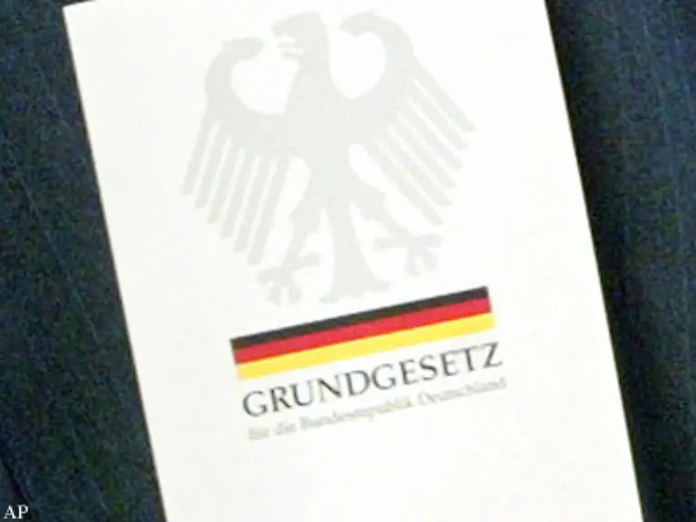 Nach-Artikel-102-des-Grundgesetzes-ist-die-Todesstrafe-in-Deutschland-abgeschafft