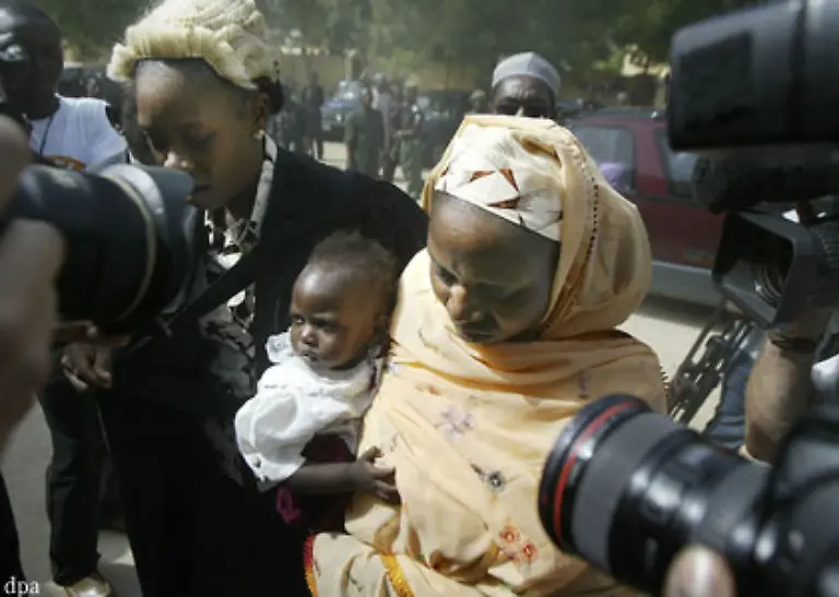 In-Laendern-wie-dem-Iran-wird-die-Steinigung-fuer-Ehebruch-teilweise-bis-heute-durch-den-Staat-oder-Selbstjustiz-der-Angehoerigen-ausgeuebt-In-Nigeria-wurde-sie-mit-der-Scharia-wieder-eingefuehrt
