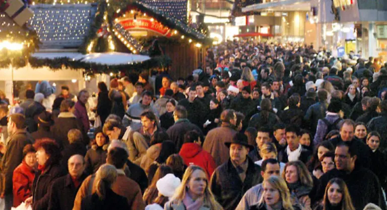 Kulturkritiker-beklagen-die-Kommerzialisierung-des-Weihnachtsfestes-133