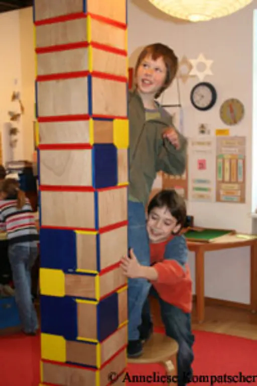 Kern-der-Lehre-ist-die-natuerliche-Freude-der-Kinder-am-Lernen-zu-foerdern-und-schwierige-abstrakte-Zusammenhaenge-wie-Mathematik-kindgerecht-zu-gestalten-und-sinnlich-begreifbar-zu-machen