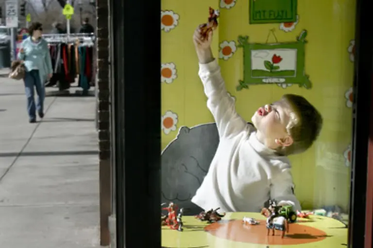 Die-Rolle-der-Erzieher-besteht-darin-den-kindlichen-Aktivitaeten-zu-folgen-und-nicht-ihnen-alles-vorzukauen-Sie-korrigieren-auch-nicht-immer-gleich-Will-ein-Kind-mal-laenger-spielen-dann-stoert-das-nicht