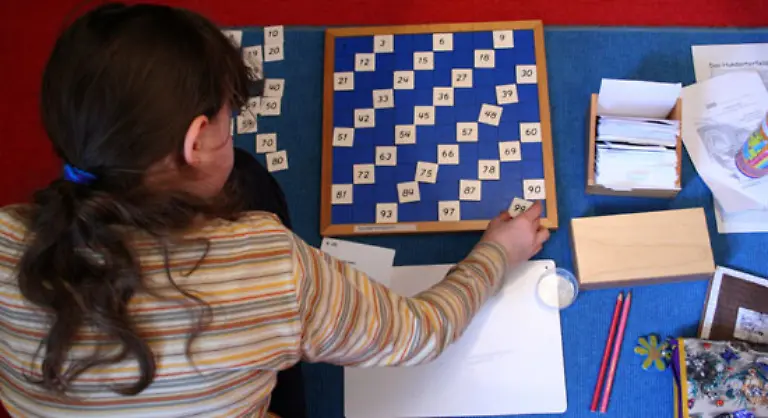 Typisch-Montessori-ist-auch-das-Spielzeug-das-hier-Material-heisst