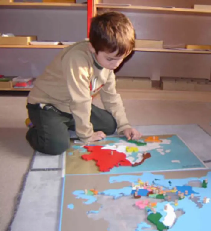 Maria-Montessori-bezeichnete-es-als-Schluessel-zur-Welt