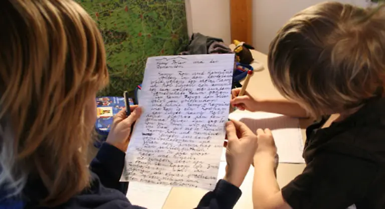 Der-gebundene-Unterricht-zu-den-Sachgebieten-der-Grundschule-Mathematik-Deutsch-Englisch-Sachunterricht-Kunst-Musik-Religion-Sport-korrespondiert-mit-den-Lehrplaenen-des-jeweiligen-Landes