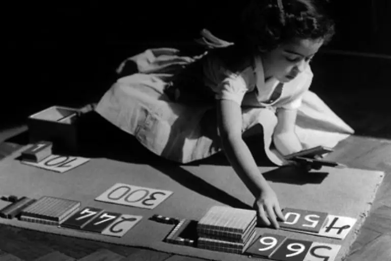 Unumstritten-war-die-Methode-Montessori-nie-Kritiker-meinen-immer-wieder-das-weiche-Lernen-sei-vor-allem-auf-Juengere-ausgerichtet-weniger-auf-aeltere-Schueler-Bemaengelt-wird-auch-immer-wieder-die-vergleichsweise-geringe-Betonung-der-kuenstlerischen-und-aesthetischen-Erziehung