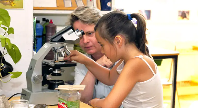 Freizeitphasen-gibt-es-heute-in-vielen-deutschen-Schulen-auch-altersuebergreifender-Unterricht-ist-laengst-sehr-verbreitet