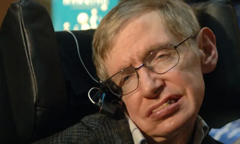Stephen-Hawking-von-den-Fachkollegen-wegen-seiner-Einsichten-gern-mit-Albert-Einstein-vergleichen-wurde-am-8-Januar-1942-in