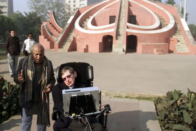 Egal-wohin-er-kommt-Stephen-Hawking-fasziniert-die-Menschen-auf-der-ganzen-Welt