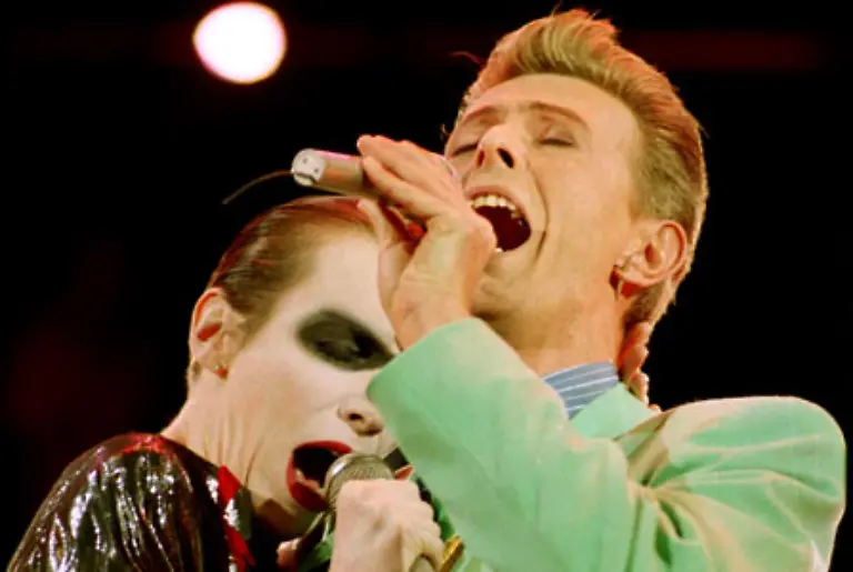 einiges-Disco-und-Soul-bis-jazzy-Young-Americans-Black-Tie-einiges-ist-romantisch-Heroes-China-Girl-Sorrow