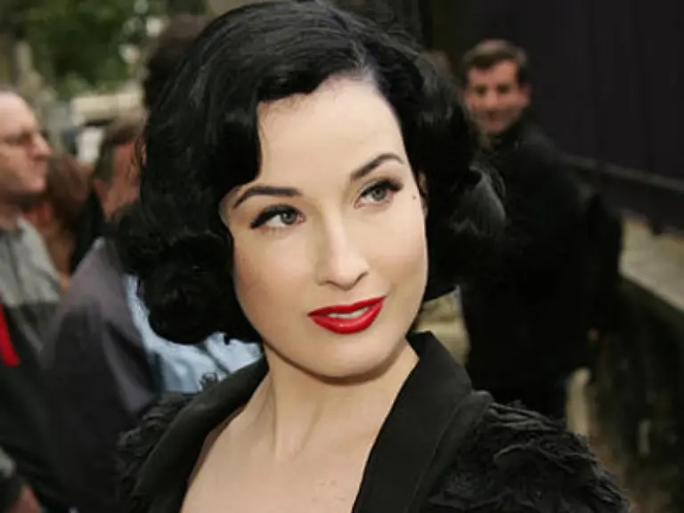 Lippen-so-rot-wie-Blut