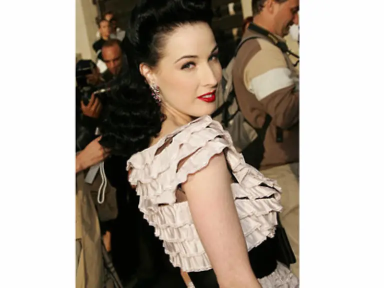 und-sie-schart-eher-selten-sieben-Zwerge-um-sich