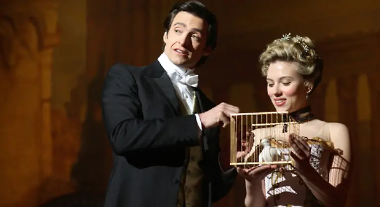 In-The-Prestige-spielt-sie-an-der-Seite-von-Hugh-Jackman-Es-geht-um-zwei-junge-Zauberer-die-hart-an-ihrer-Karriere-arbeiten-150-sie-muessen-nicht-nur-vor-dem-strengen-Londoner-Publikum-der-Jahrhundertwende-bestehen-sondern-sich-auch-vor-der-Konkurrenz-beweisen