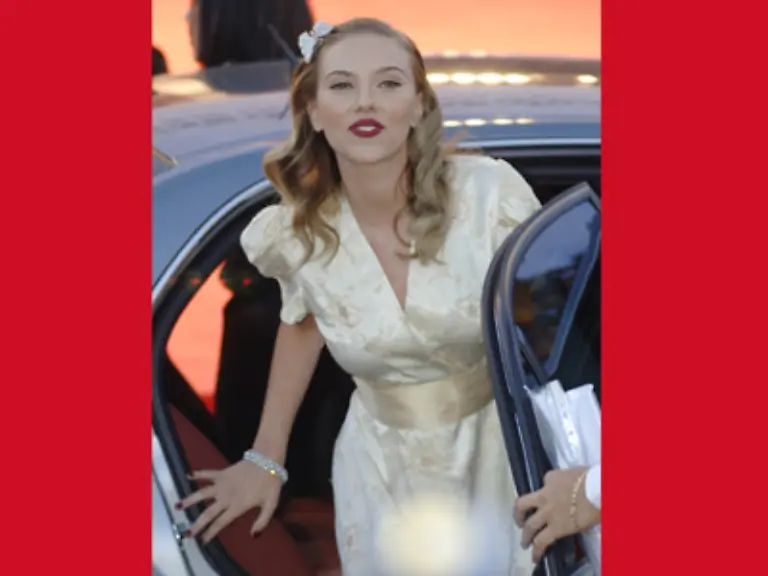 Scarlett-Johansson-weiss-jedenfalls-was-ein-grosser-Auftritt-ist