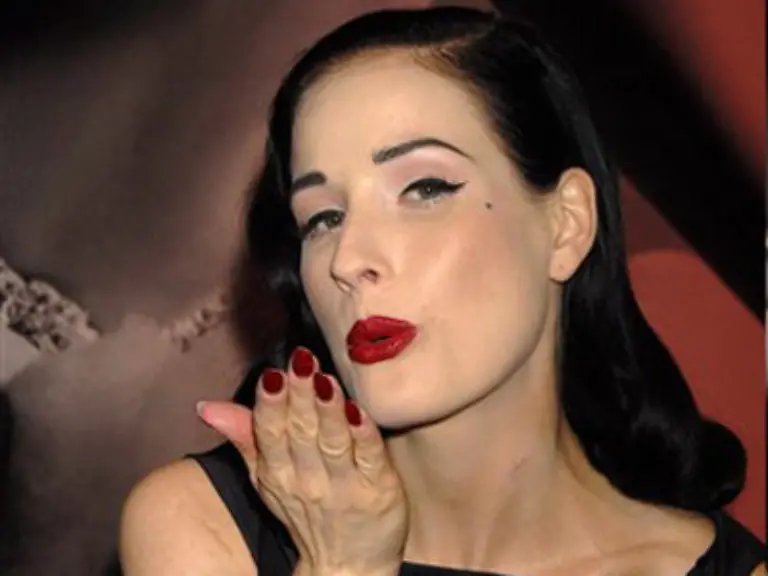 Denn-Dita-ist-obendrein-auch-nicht-dumm