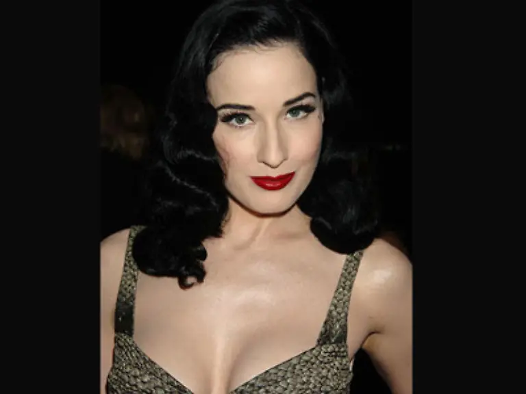 sie-feierten-Geburtstag-uebrigens-gaenzlich-ohne-Fledermaeuse-im-Haus-wie-gern-kolportiert-wird