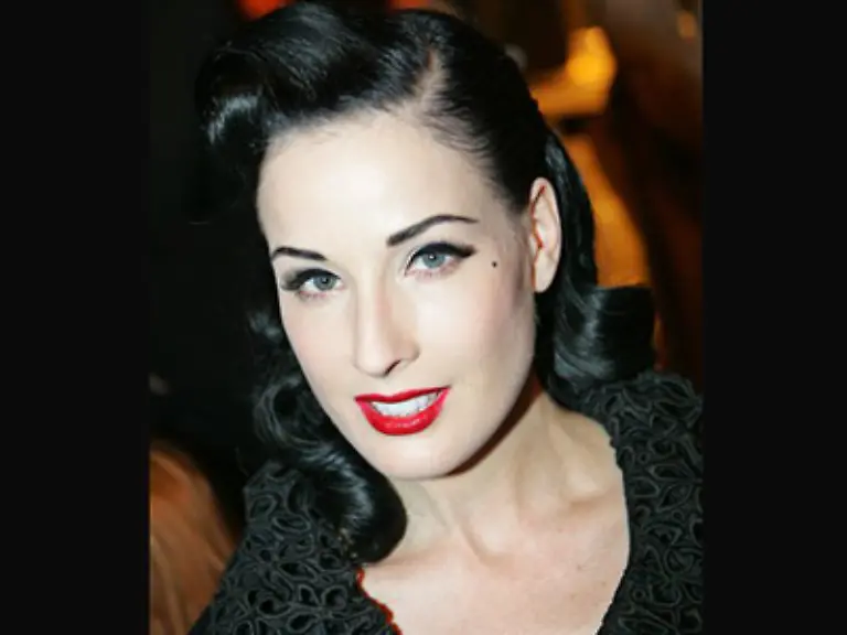 So-sehr-anscheinend-nun-doch-dass-sie-sich-trennen-mussten-Und-obwohl-das-Maedchen-aus-Michigan-in-seinem-Video-mitgespielt-hat-sind-sie-nun-nicht-mehr-laenger-Mann-und-Frau