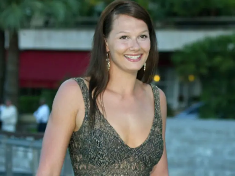 Genauso-wie-nie-bestaetigt-wurde-dass-Franziska-van-Almsick-und-Juergen-B-Harder-ein-Paar-sind-genauso-wie-beharrlich-darueber-geschwiegen-wurde-dass-unser-ehemaliger-Goldfisch-ein-Kind-erwartet-genauso-wird-es-wohl-auch-keine-weitere-Aussagen-zum-Thema-geborenes-Kind-geben