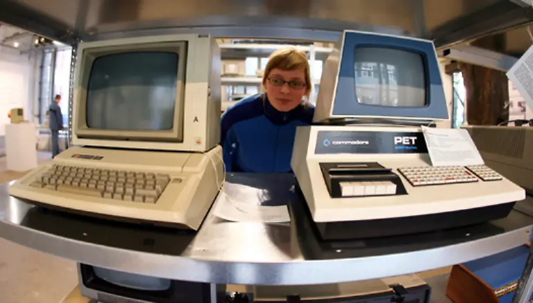 Ok-dem-ersten-Apple-Computer-ebenfalls-li-sah-man-das-noch-nicht-unbedingt-an