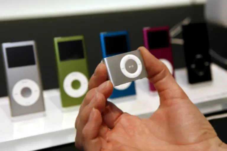 muss-auch-MP3-sagen-Auch-hier-hat-Steve-Jobs-mit-dem-iPod-einen-Blockbuster-gelandet-und-dem-damals-kraenkelnden-Apple-Konzern-auf-die-Beine-geholfen