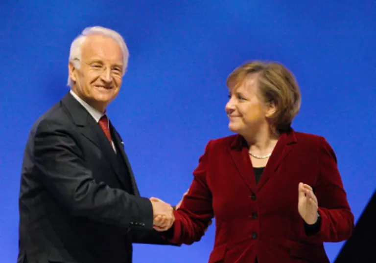 Als-schwarz-werden-die-CDU-und-ihre-Schwesterpartei-CSU-bezeichnet-Schwarz-ist-ein-Eckpunkt-des-Farbraumes