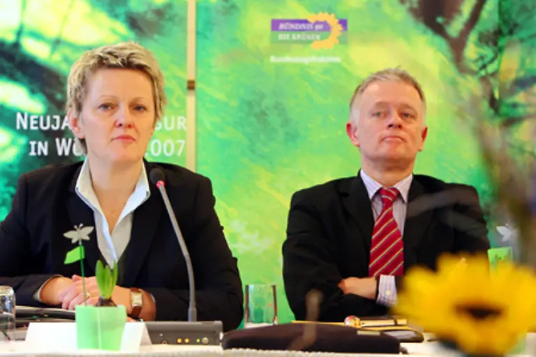 Die-Gruenen-haben-die-Farbe-ihrer-Partei-bereits-als-Namen-Gruen-gehoert-zu-den-so-genannten-Sekundaerfarben