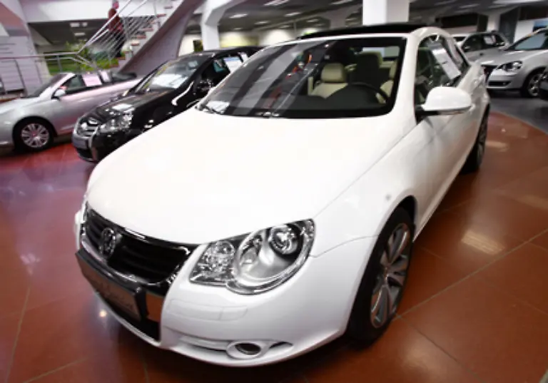 und-sogar-die-Autodesigner-finden-zur-unbunten-Farbe-Weiss-zurueck