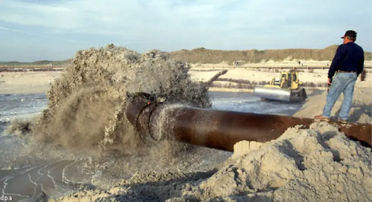 2006-wurden-1-2-Millionen-Kubikmeter-Sand-kuenstlich-aufgespuelt