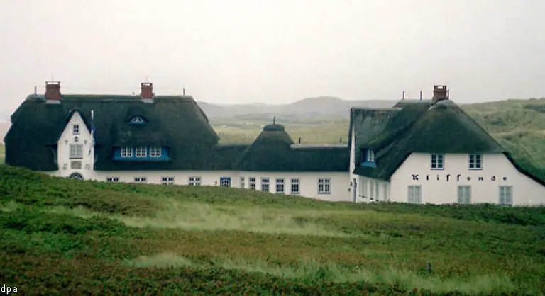 Der-Kampf-gegen-das-Wasser-ist-voller-Rueckschlaege-Haus-Kliffende-war-einst-50-Meter-von-der-Kueste-entfernt