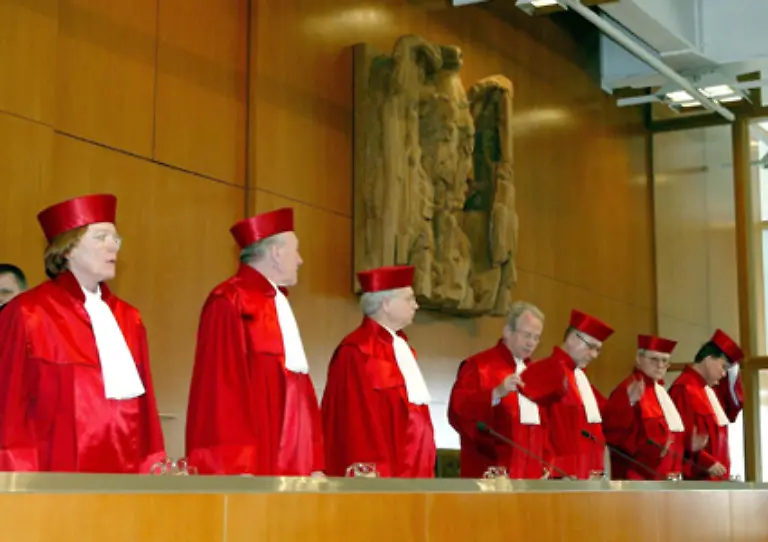 Rot-ist-auch-die-Farbe-der-Macht
