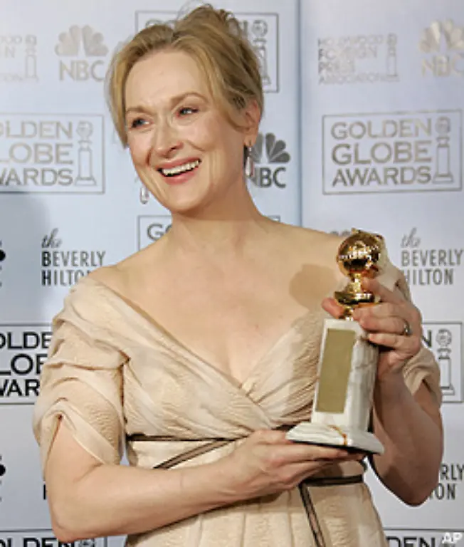 Das-Rennen-machte-aber-schliesslich-Meryl-Streep-mit-ihrer-Rolle-als-tyrannische-Chefredakteurin-in-Der-Teufel-traegt-Prada-Neben-den-Nominierten-gab-es-natuerlich-noch-andere-Attraktionen-auf-dem-roten-Teppich