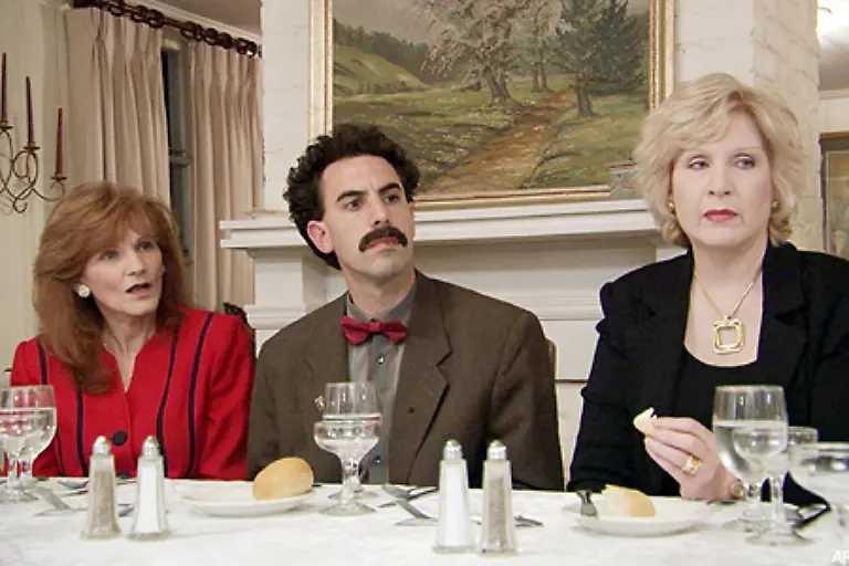 Wenig-koeniglich-war-dagegen-das-Benehmen-welches-Sacha-Baron-Cohen-als-kasachischer-Reporter-in-den-USA-an-den-Tag-legte