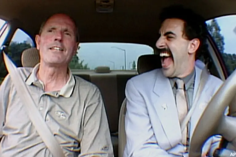 Seine-Filmsatire-Borat-war-umstritten-Hollywoods-Auslandspresse-die-den-Golden-Globe-jaehrlich-vergibt-liess-sich-davon-aber-nicht-beirren-und-zeichnete-Cohen