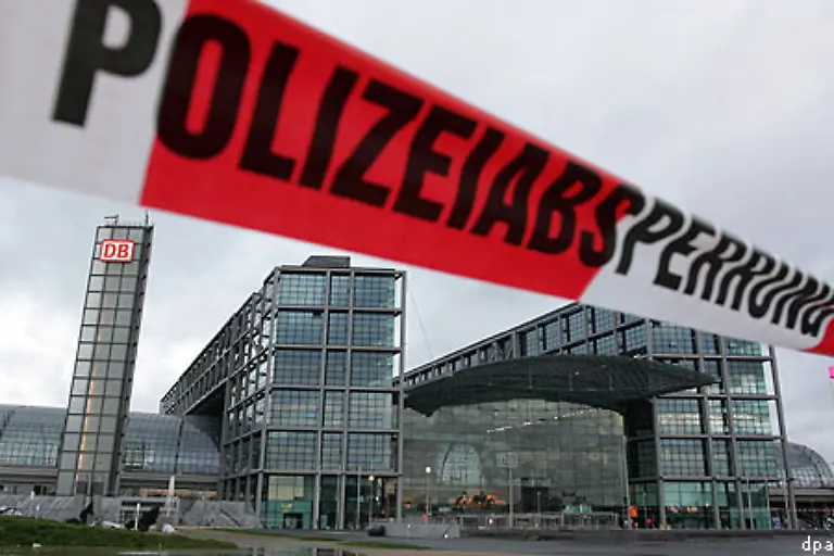 Der-Bahnhof-wurde-evakuiert-und-von-der-Polizei-abgesperrt