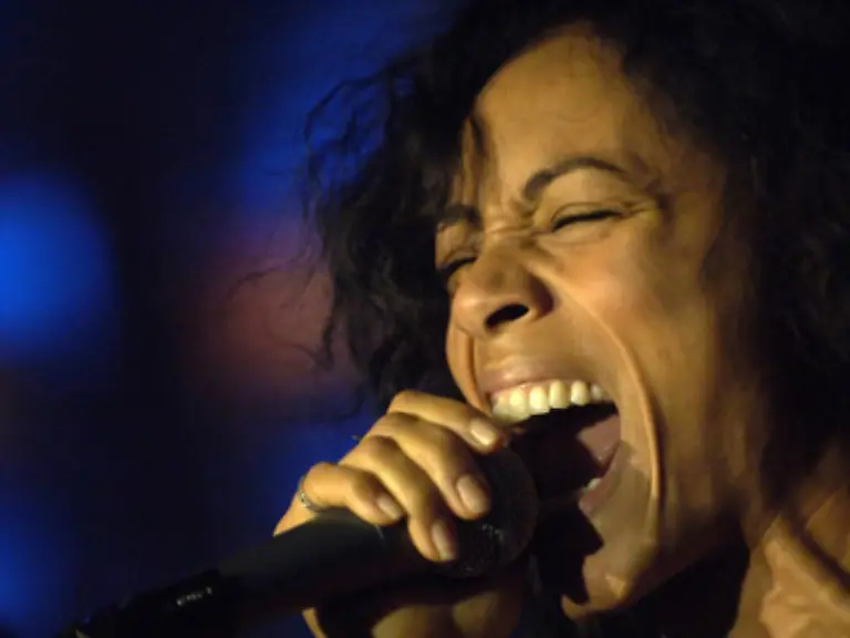 Singen-kann-sie-sowieso-viel-besser-Jada