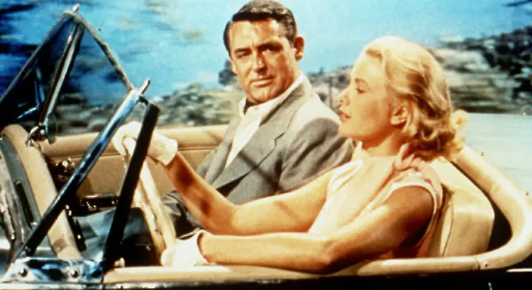 In-Ueber-den-Daechern-von-Nizza-cruist-sie-mit-Cary-Grant-genau-jene-Strasse-entlang-die-spaeter-ihr-Schicksal-besiegeln-sollte