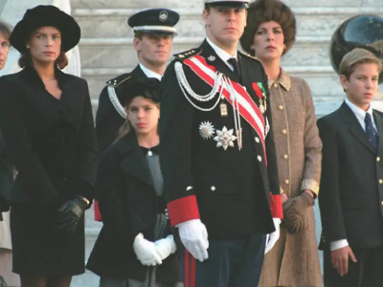 trotz-aller-anhaltenden-Spekulationen-um-eine-eventuelle-Vermaehlung-Alberts