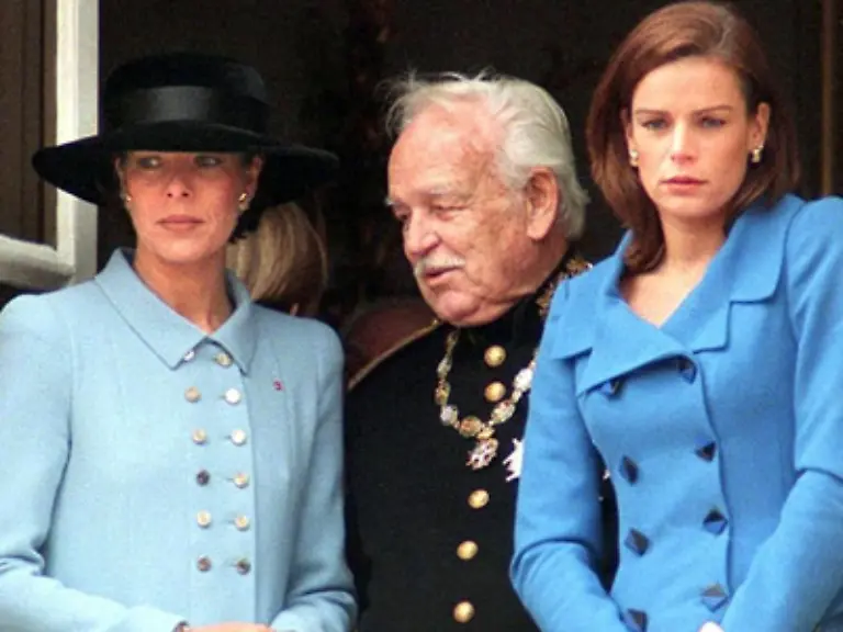 Das-Unverstaendnis-zwischen-beiden-Schwestern-haengt-seit-dem-Tod-der-Mutter-wie-ein-Damoklesschwert-in-der-Luft