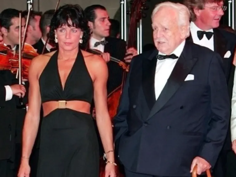 Seine-kleine-Schwester-hat-er-immer-auch-wenn-s-schwer-fiel-und-ganz-wie-der-Vater