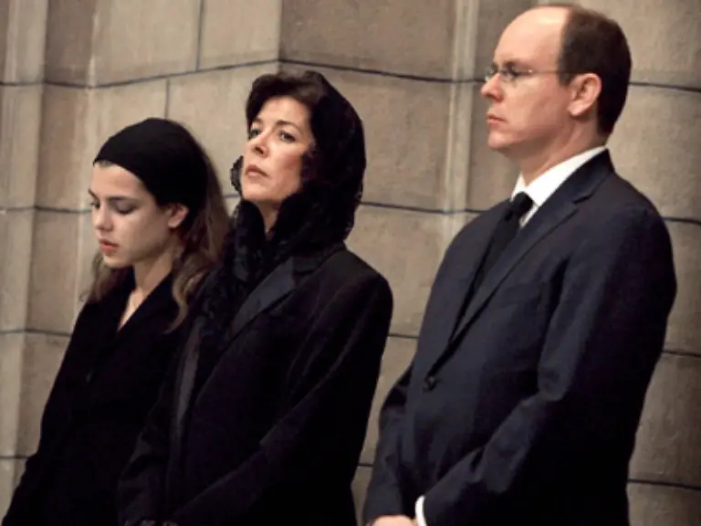 aber-auch-der-grossen-vernuenftigen-Schwester-stand-er-stets-treu-zur-Seite