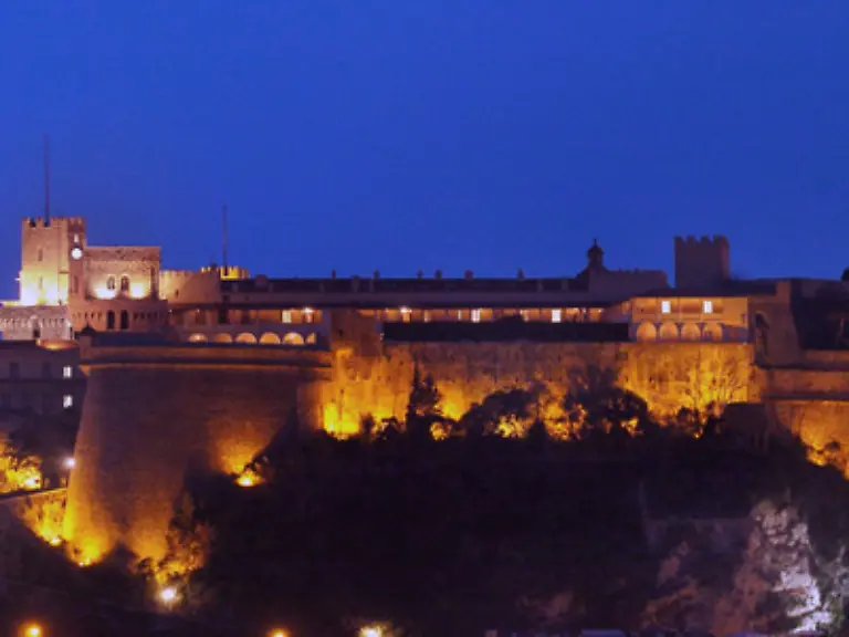 sondern-ein-kleines-aber-angeblich-besonders-feines-Volk-an-einer-der-schoensten-Kuesten-Europas