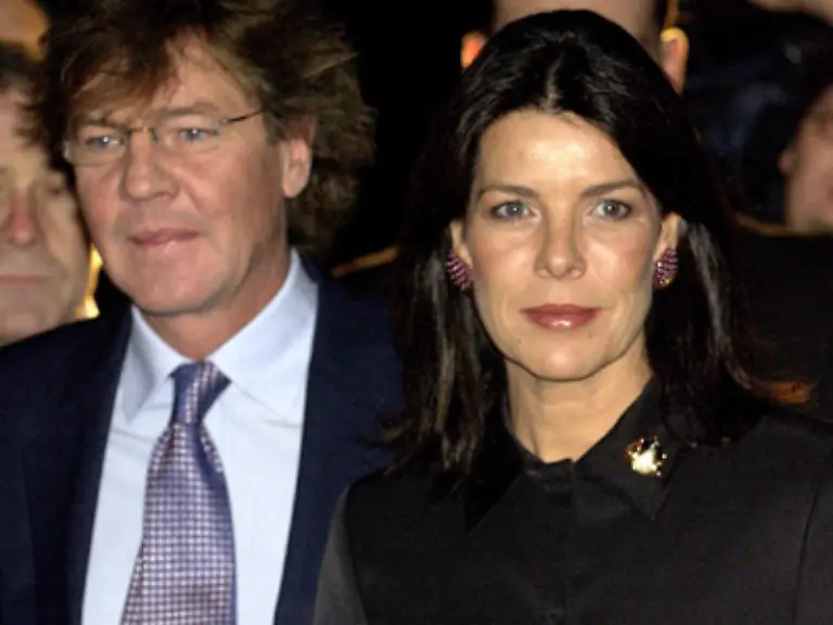 Engagiert-fuer-die-Kuenste-und-die-Wohltaetigkeit-stets-beherrscht-und-die-Contnance-bewahrend