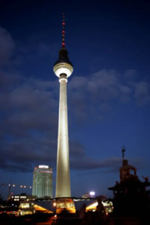 Im-Sommer-soll-der-Alex-wieder-etwas-an-den-Mythos-vergangener-Tage-anknuepfen-Seit-2004-haben-private-Investoren-und-der-Senat-mehr-als-700-Millionen-Euro-investiert
