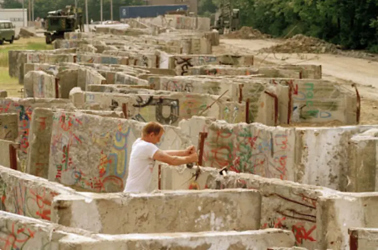 1990-fiel-auch-hier-die-beruehmt-beruechtigte-Mauer-133