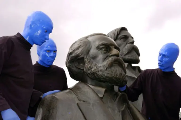 Vor-der-Wende-hiess-er-Marx-Engels-Platz-Marx-und-Engels-stehen-noch