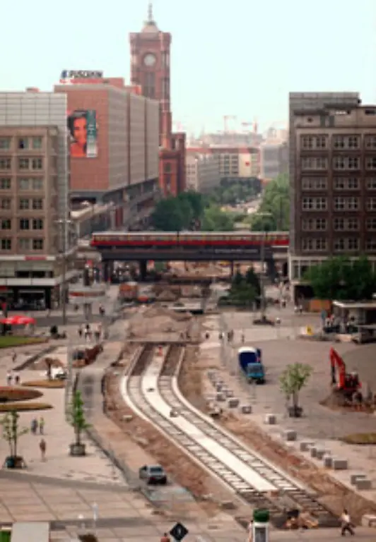 Seit-den-1960er-Jahren-ist-der-gesamte-Platz-den-Fussgaengern-vorbehalten-Taeglich-besuchen-ihn-mehr-als-300-000-Menschen