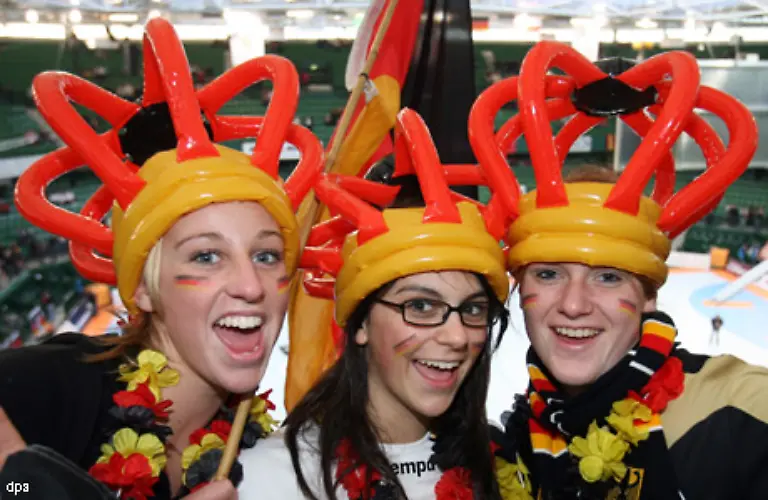Die-Stimmung-in-den-fast-immer-ausverkauften-Hallen-war-bei-der-Handball-WM-von-Anfang-an-praechtig