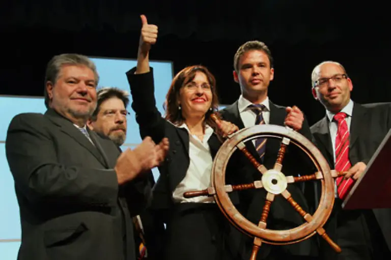 Alte-Sprueche-muss-man-sich-anhoeren-Sie-reissen-jetzt-das-Steuer-herum-heisst-es-dann-Oder